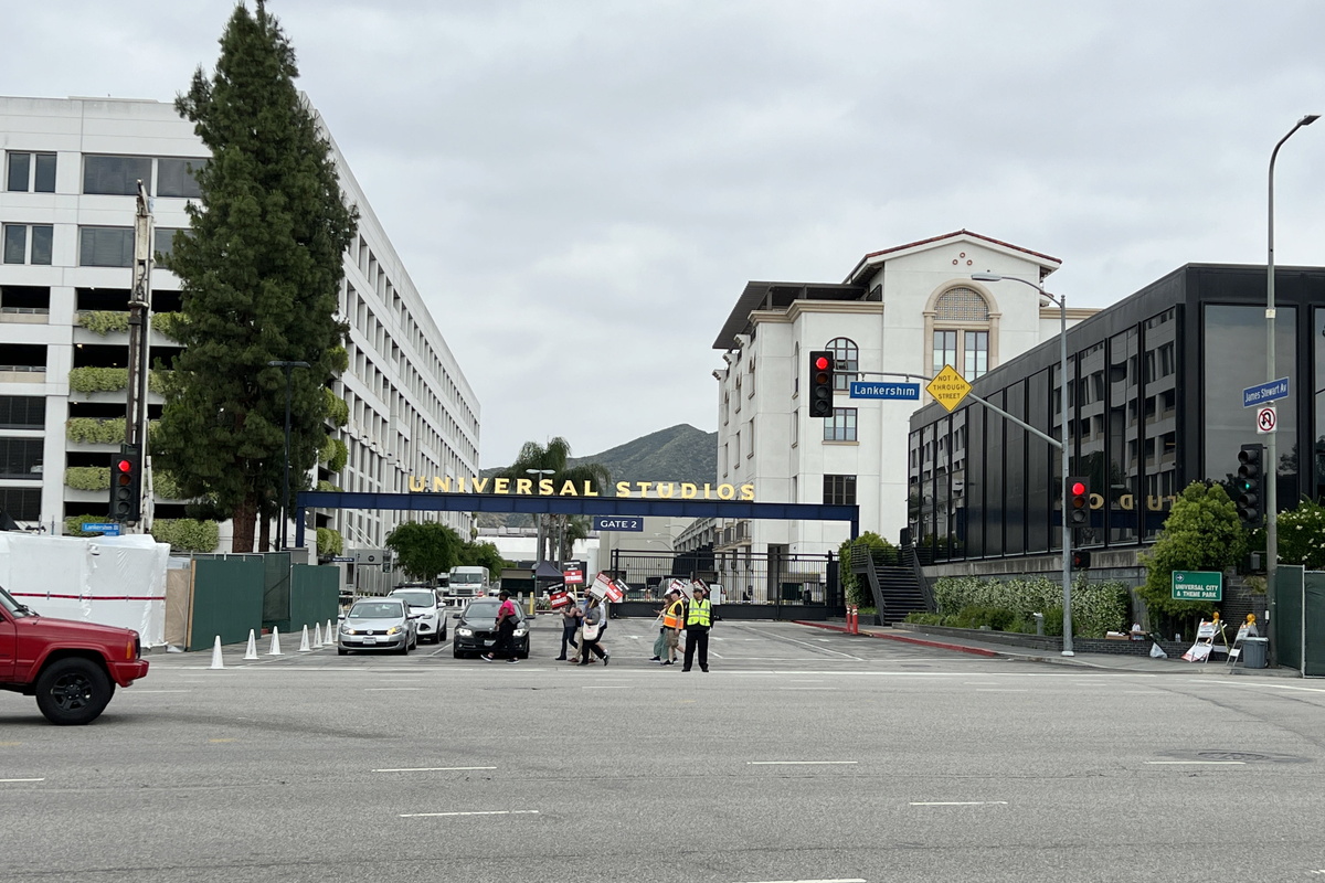 ハリウッドのストライキ現地の様子!各スタジオ前の様子を取材【島根の神主からハリウッドリポーターへ】 nana(ナーナ)|鳥取・島根の