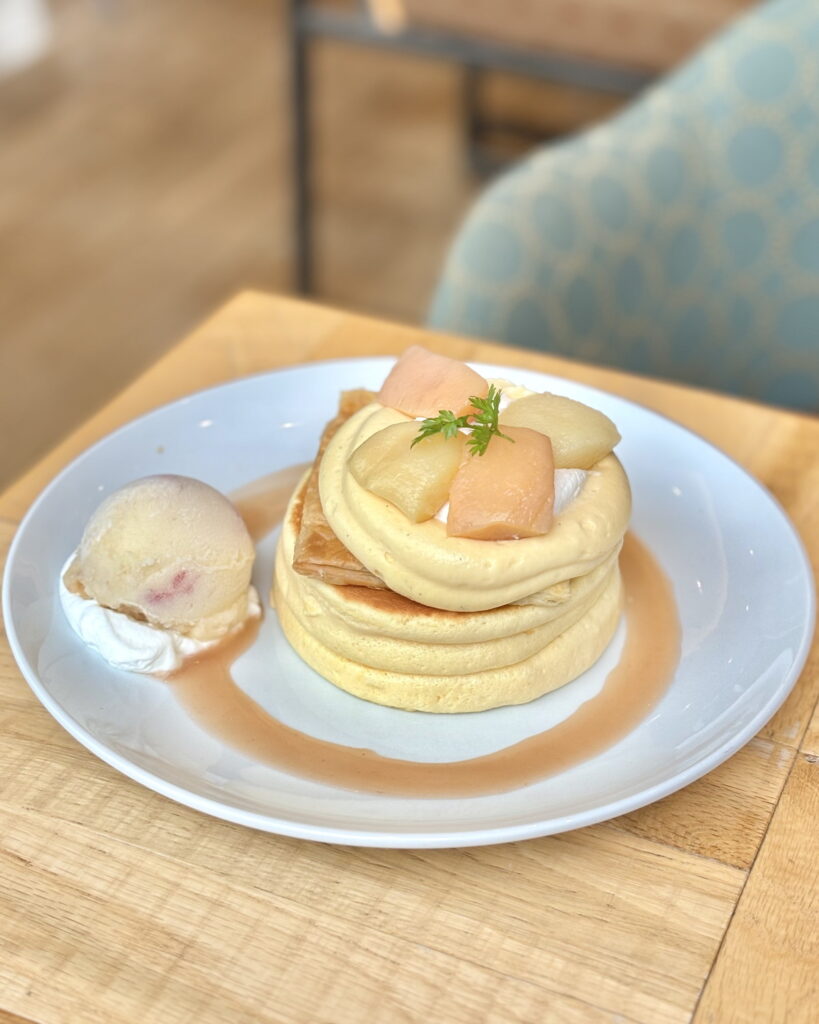 大江ノ郷自然牧場　大江ノ郷　パンケーキ　桃スイーツ　鳥取カフェ　大阪カフェ　桃のパンケーキ　ココガーデン　天美卵　高級卵