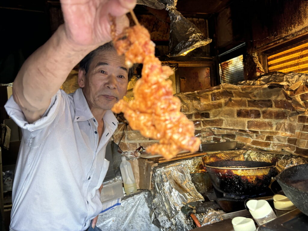 昇龍軒　唐揚げ専門店　おもウマい店　素手で揚げる唐揚げ　店主の癖がすごい　面白いお店　シュール　唐揚げ　鳥取唐揚げ　大阪関西　