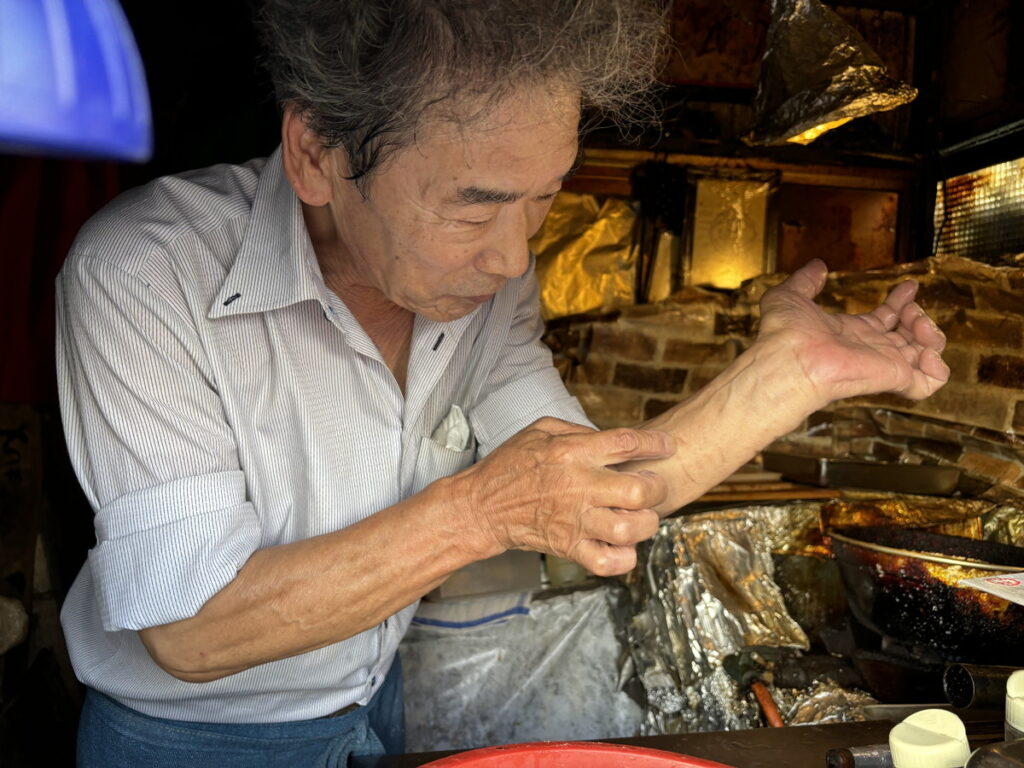 昇龍軒　唐揚げ専門店　おもウマい店　素手で揚げる唐揚げ　店主の癖がすごい　面白いお店　シュール　唐揚げ　鳥取唐揚げ　大阪関西　