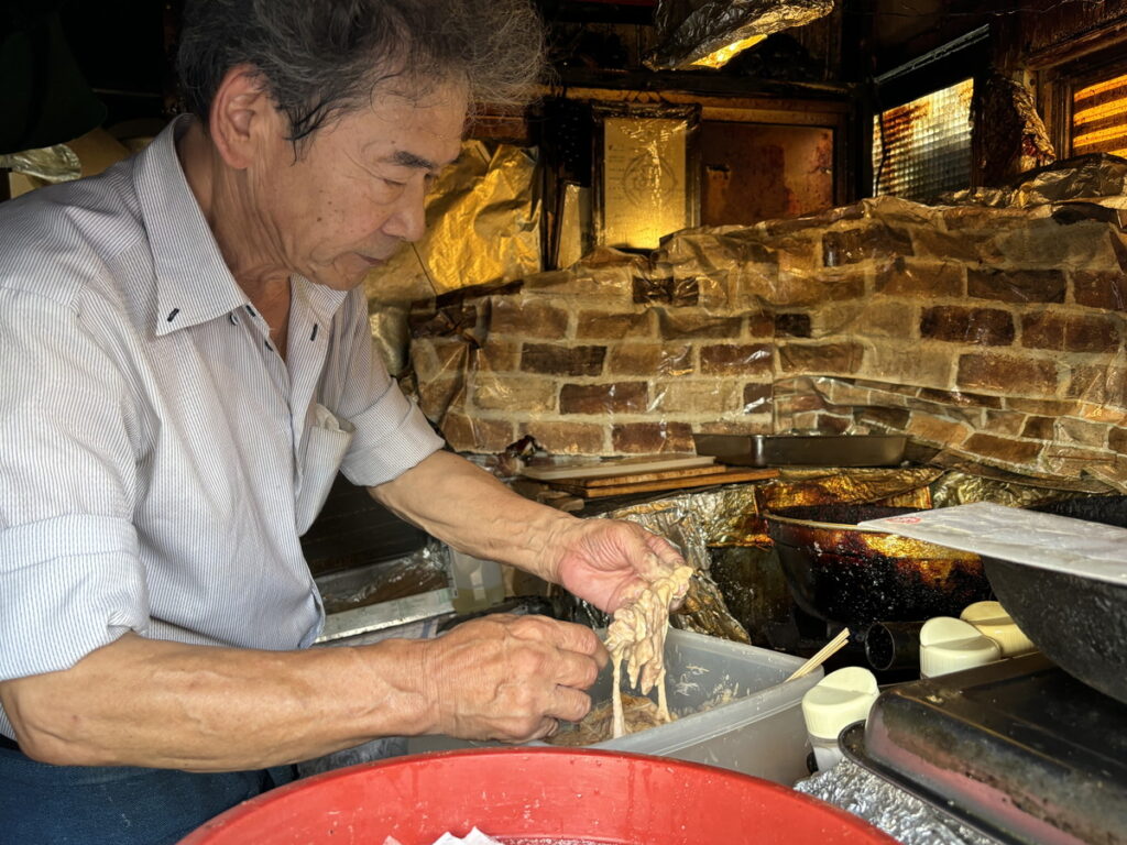 昇龍軒　唐揚げ専門店　おもウマい店　素手で揚げる唐揚げ　店主の癖がすごい　面白いお店　シュール　唐揚げ　鳥取唐揚げ　大阪関西　