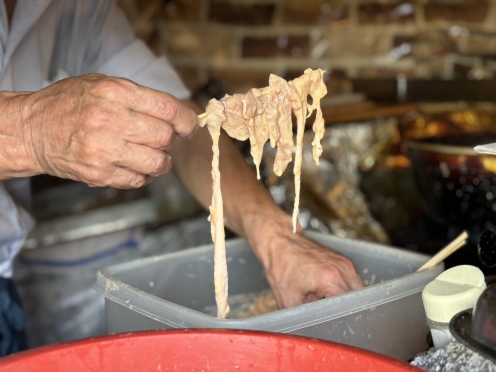 昇龍軒　唐揚げ専門店　おもウマい店　素手で揚げる唐揚げ　店主の癖がすごい　面白いお店　シュール　唐揚げ　鳥取唐揚げ　大阪関西　