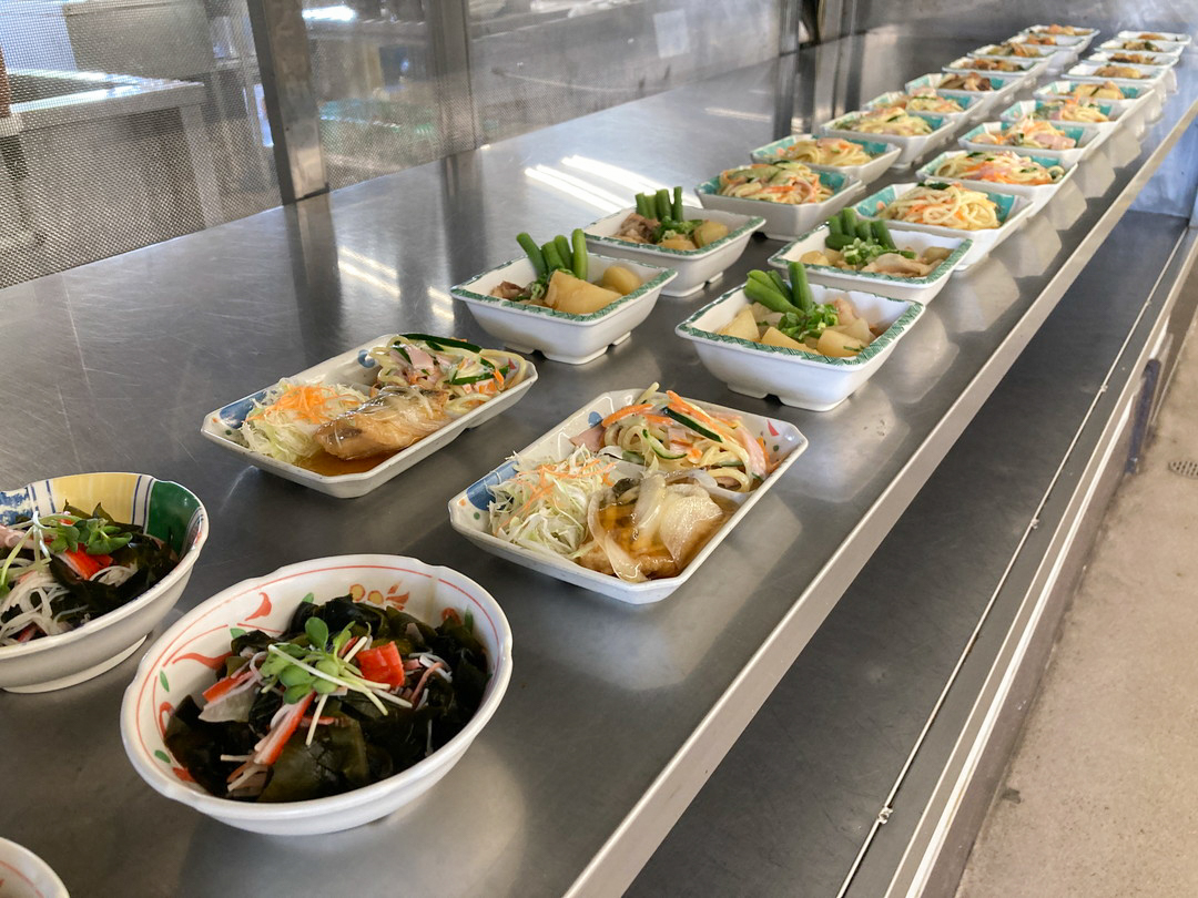 600席の大規模社員食堂!30種類以上の豊富なメニューはコスパも抜群。気になる企業の社食を大公開|鳥取市 | na-na(ナーナ)|鳥取・島根 ...