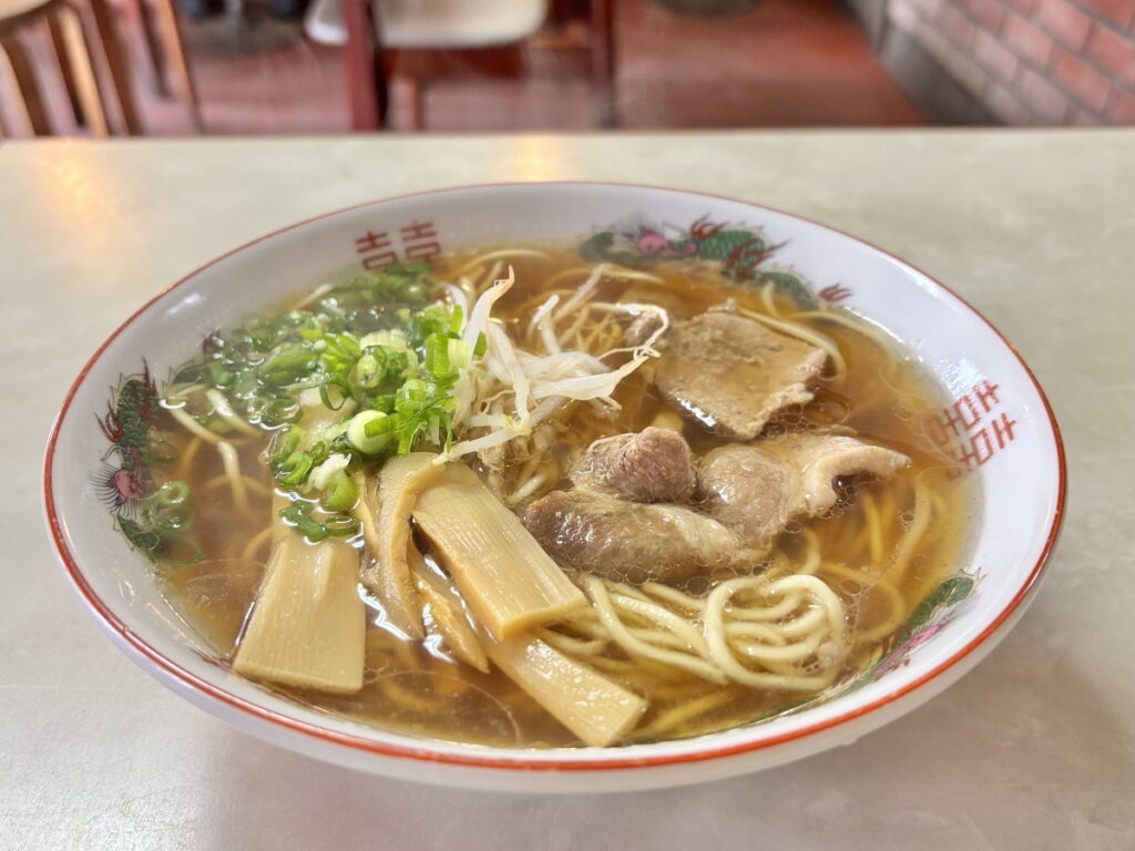 牛骨ラーメン　すみれ　すみれ飲食店　すみれ食堂　牛骨　鳥取グルメ　鳥取観光　おでん